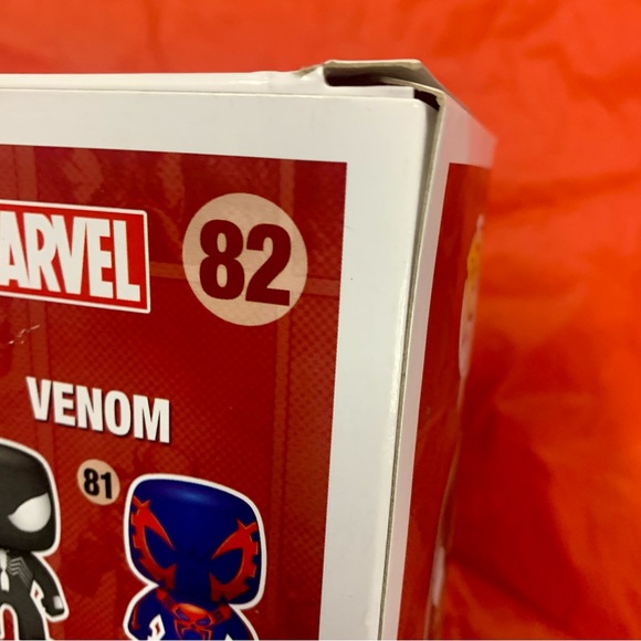 Funko POP! MARVEL VENOM #82 (Walgreens Exclusive) - Picture 7 of 8